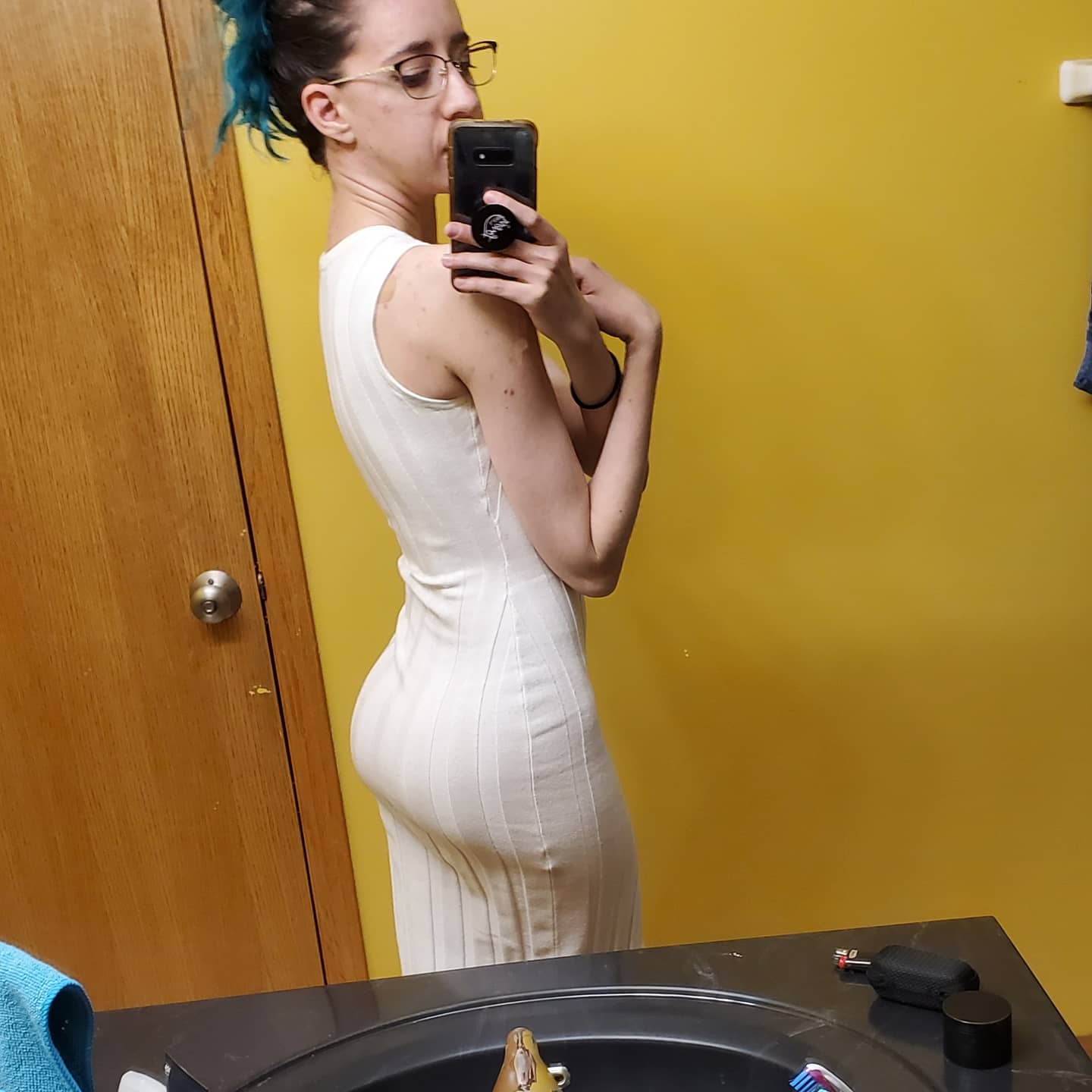 can-i-be-your-favorite-saleswoman-scrolller