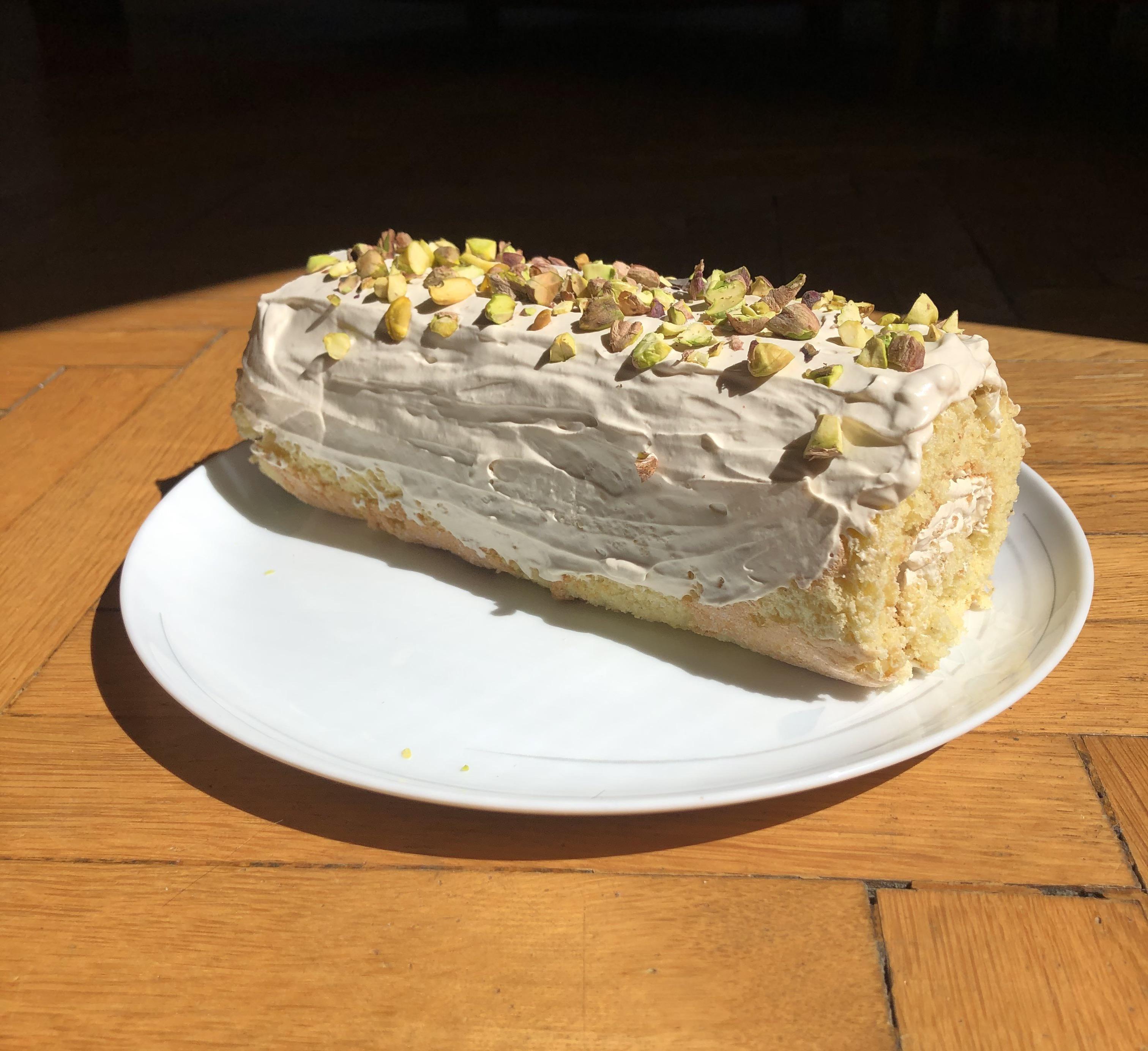 Cardamon swiss roll with coffee cream and pistachios 🌟 | Scrolller