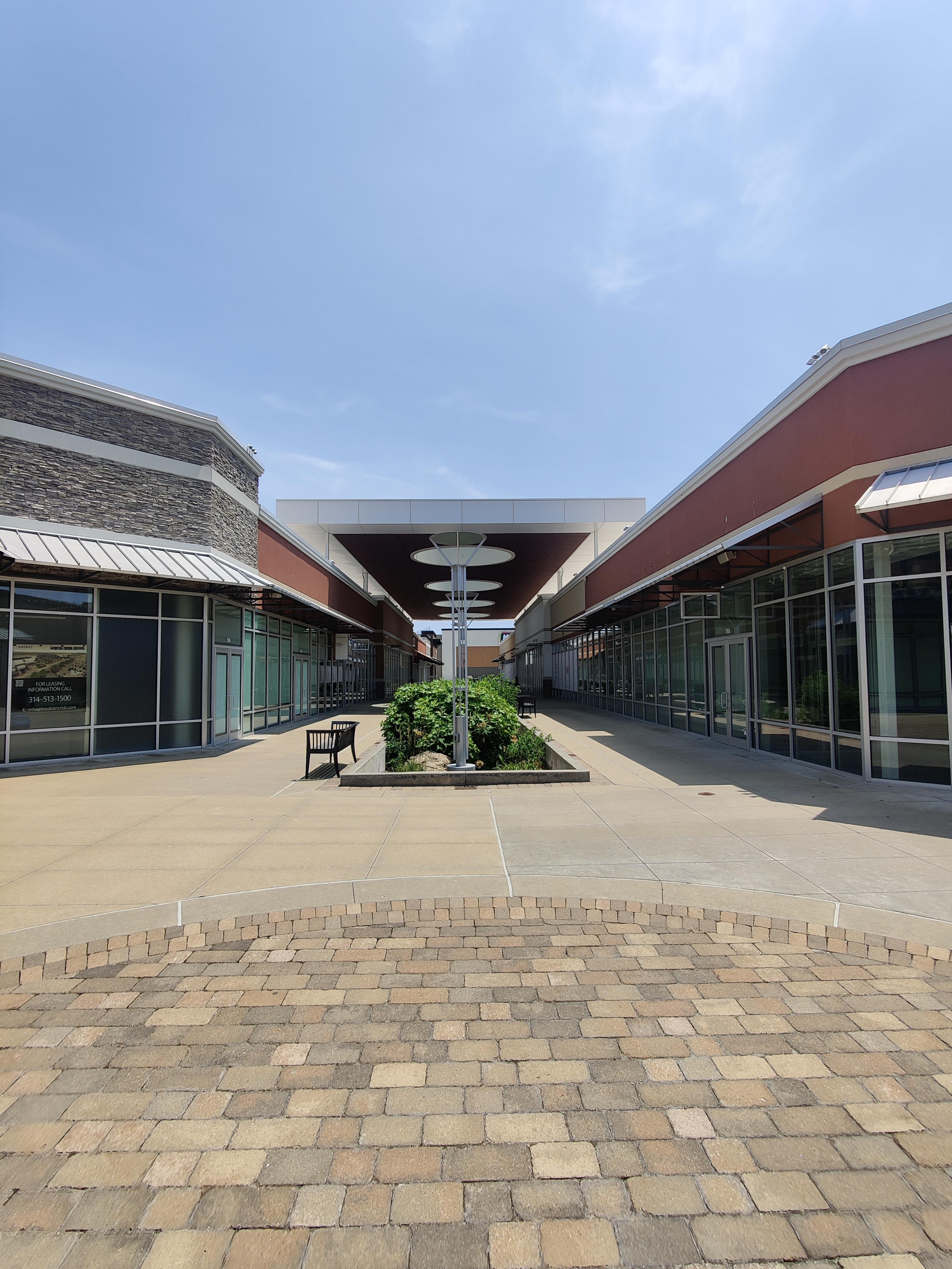 Chesterfield Outlet Mall, Chesterfield MO | Scrolller