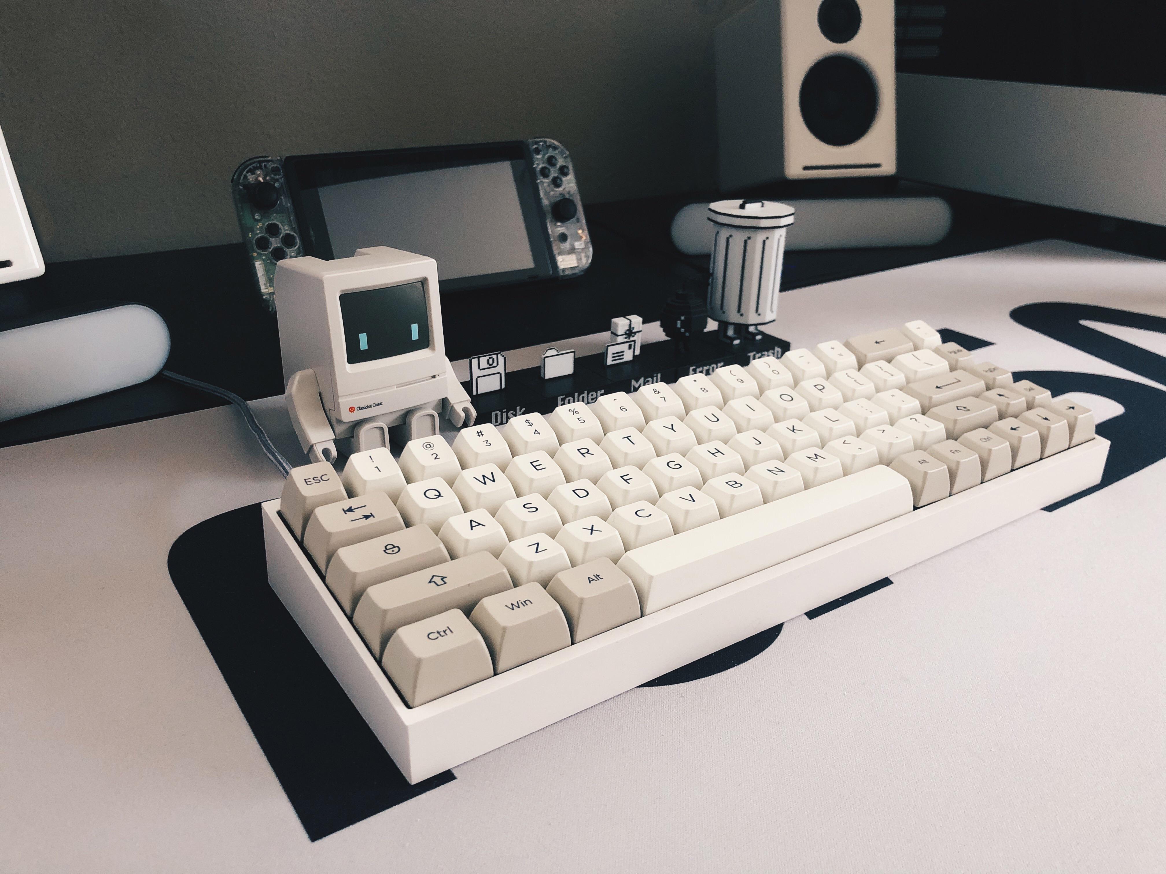 Classic Macintosh themed keyboard and desk setup | Scrolller