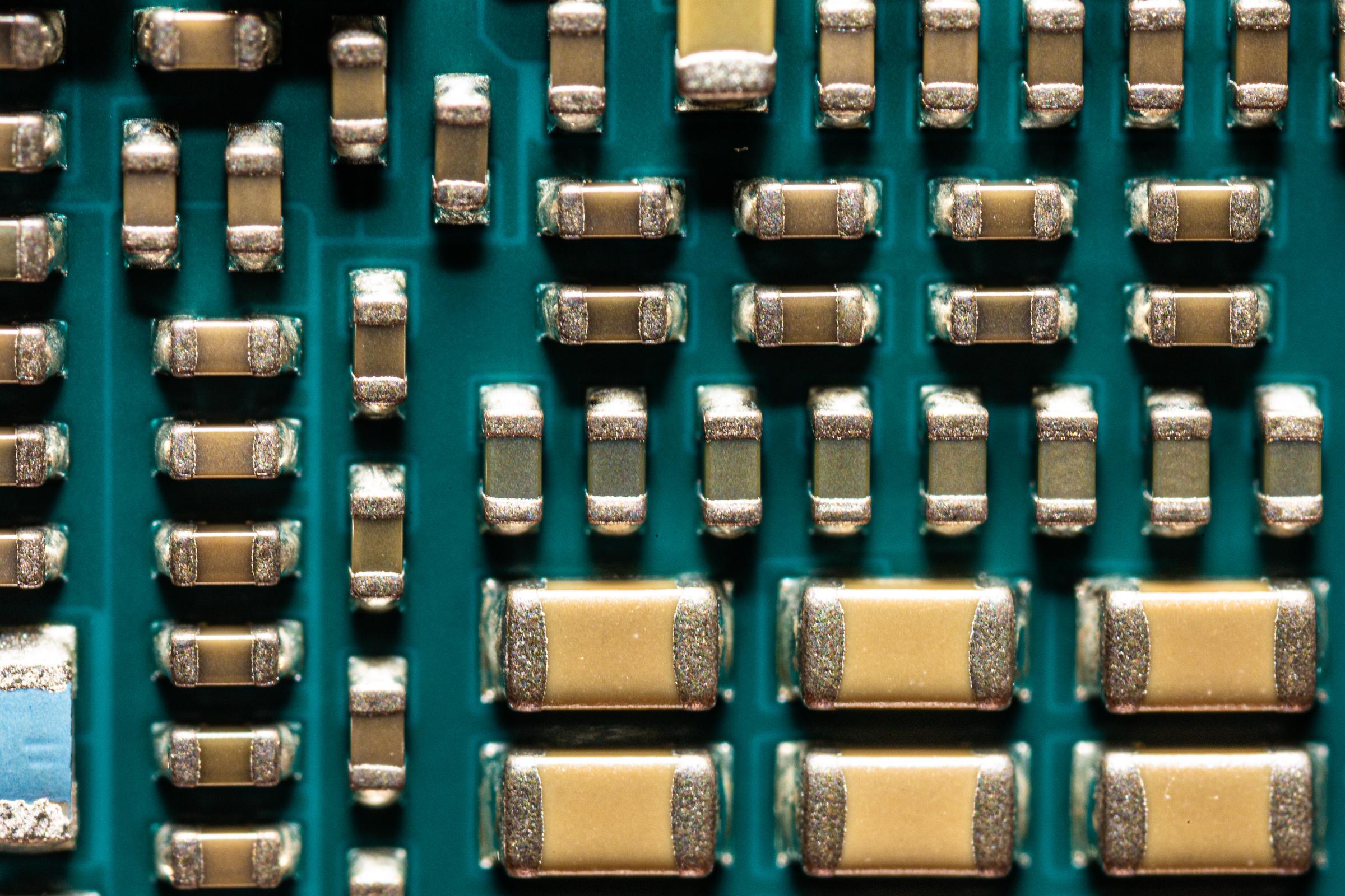 Components on the underside of a Core i5 CPU [OC] [2400x1600] | Scrolller
