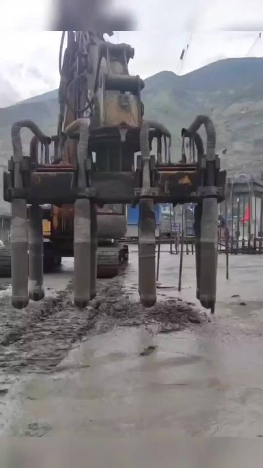 Concrete vibrator for mass concrete compaction Scrolller