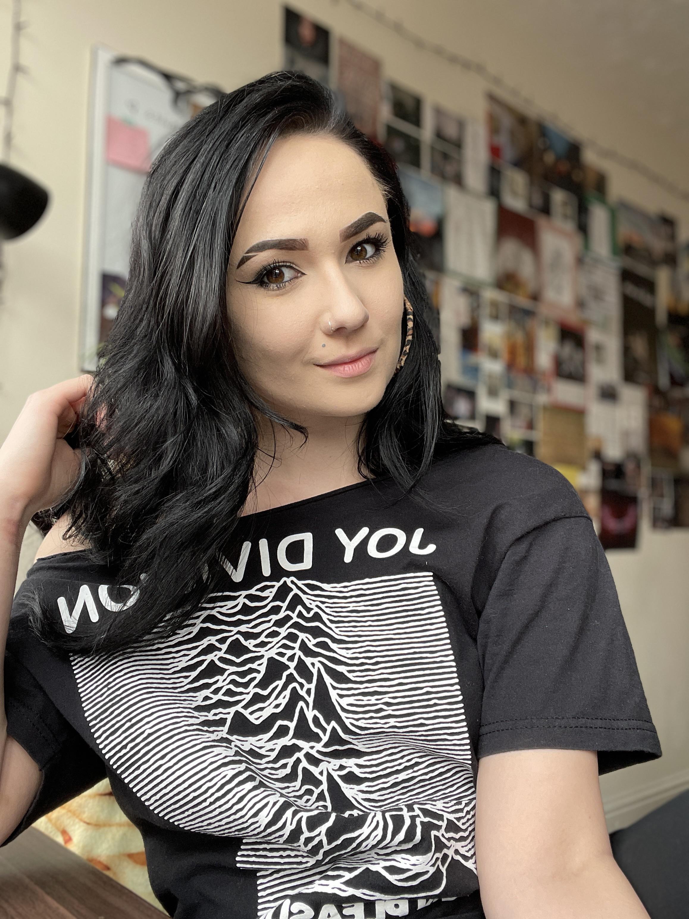  Cozy Sunday desk selfie 🥰 | Scrolller