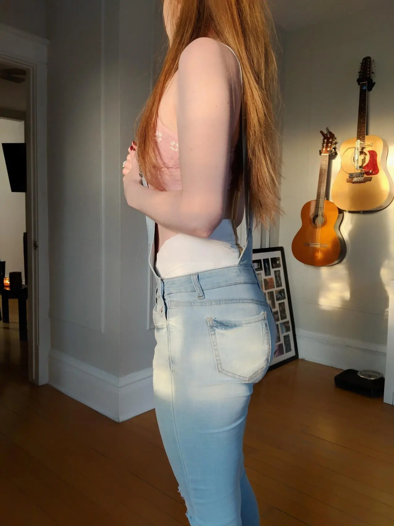 Curious for how her booty looks 🧐