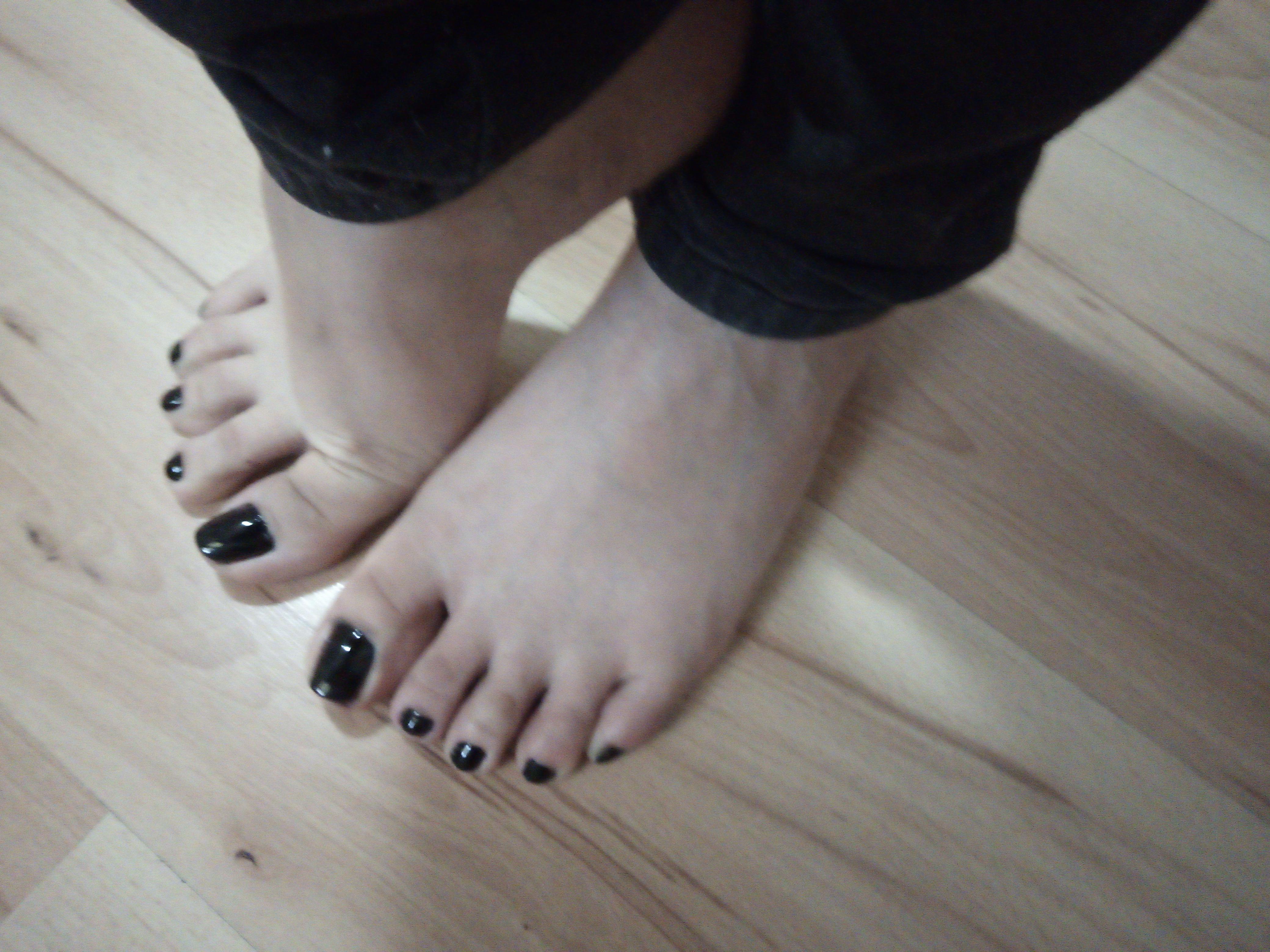 Cute Feet Y Goth Girlfriend Scrolller