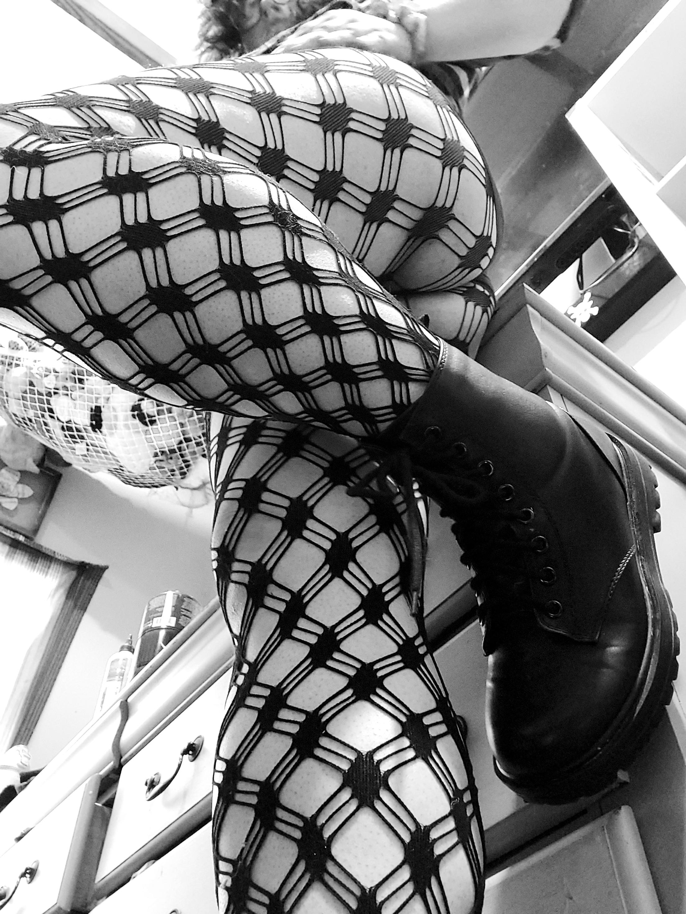 Do We Appreciate Legs Here Scrolller do-we-appreciate-legs-here-scrolller