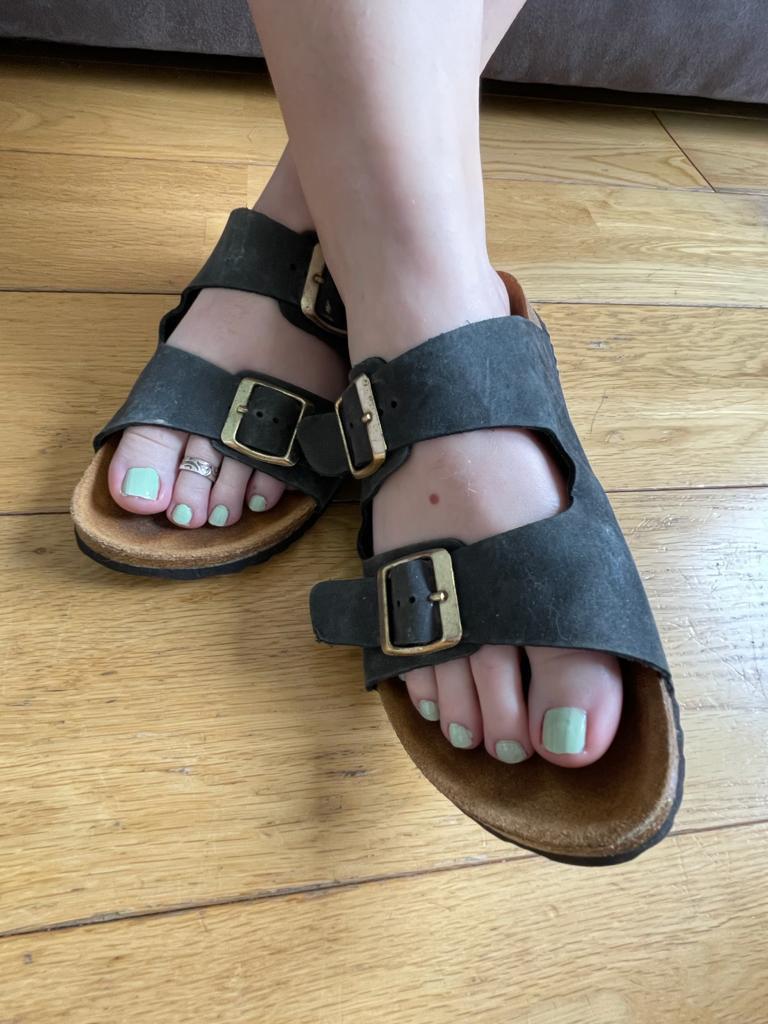 Do you like sweaty sandal feet ? | Scrolller