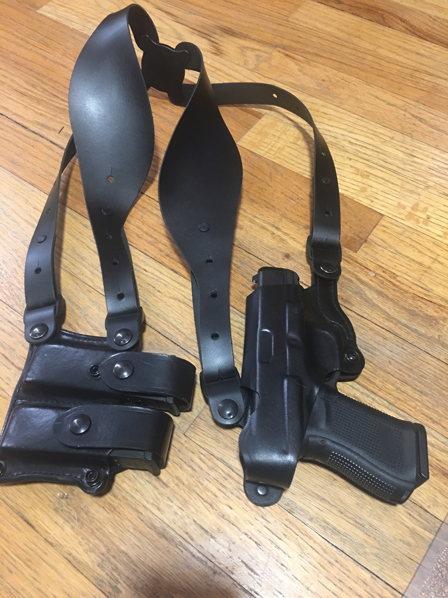 Does anyone shoulder carry anymore? Scrolller