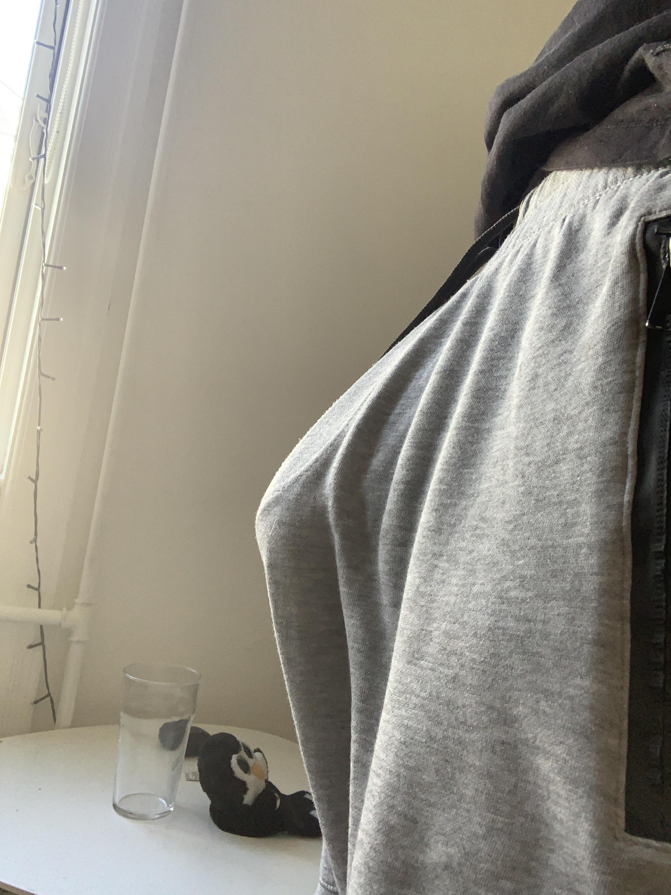 Does gray sweats suit me? Scrolller