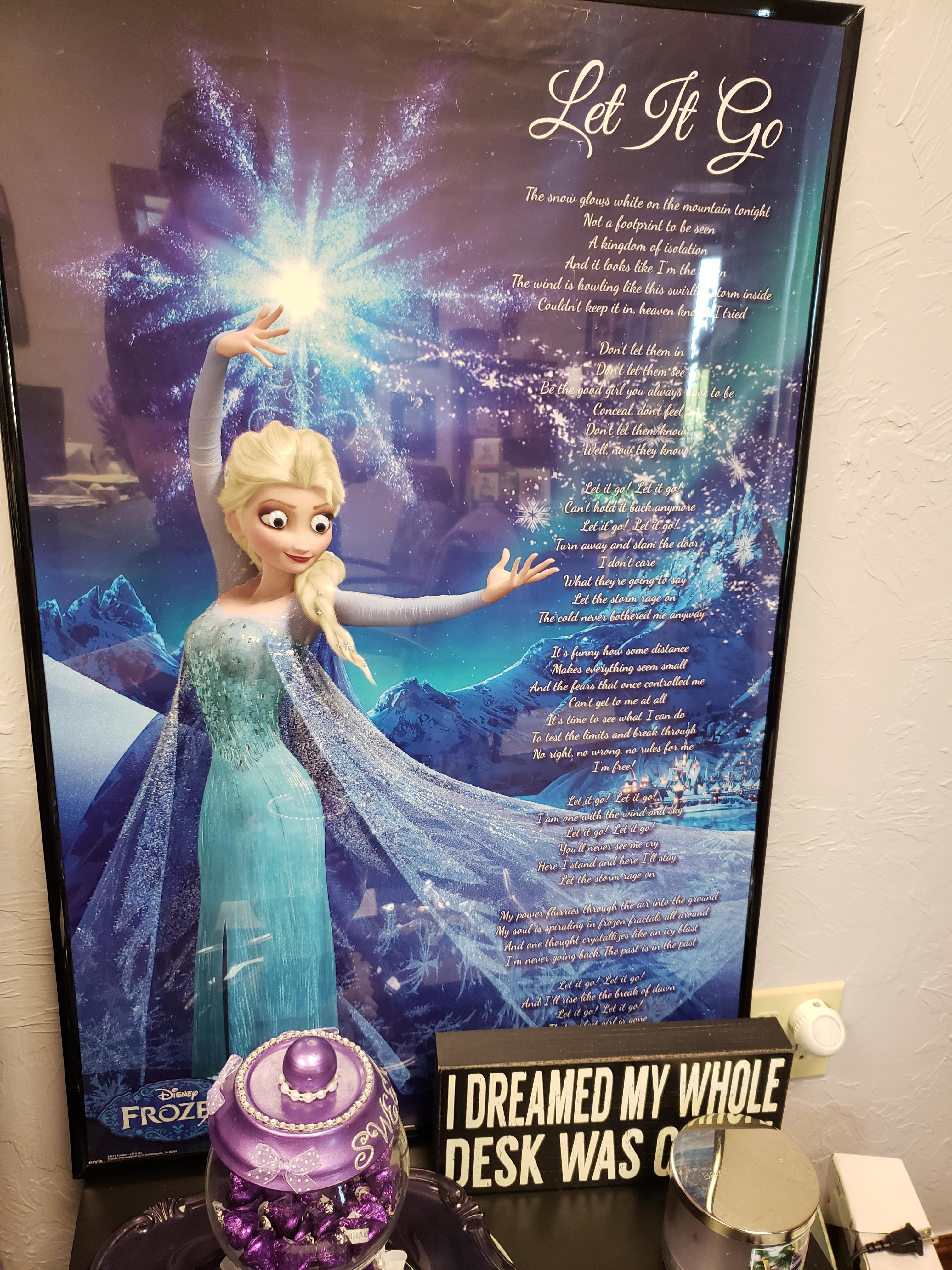 Elsa really let it go | Scrolller