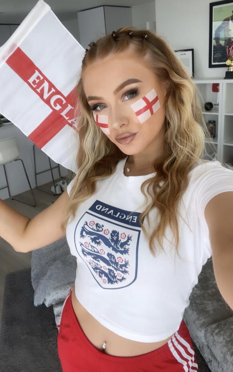 Elz The Witch (@ElzTheWitch) Scrolller