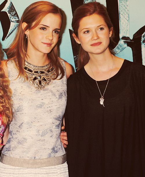 Emma Watson Vs Bonnie Wright Scrolller