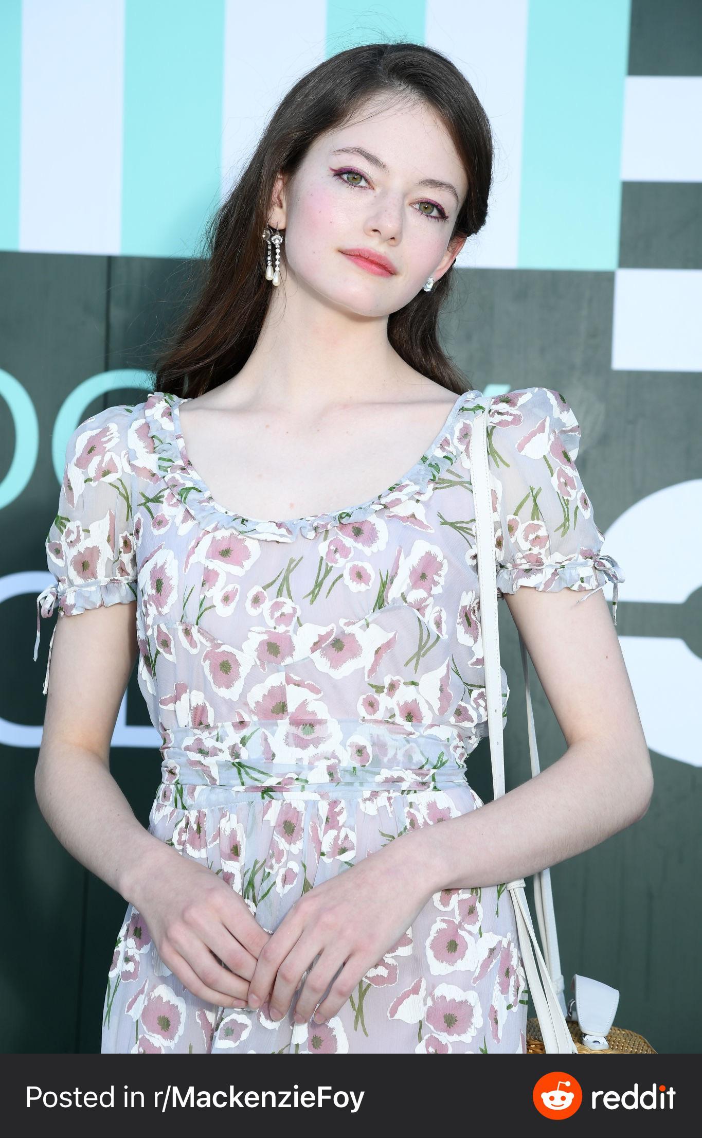 Even the simplest pictures of Mackenzie Foy make me cum so hard as I ...