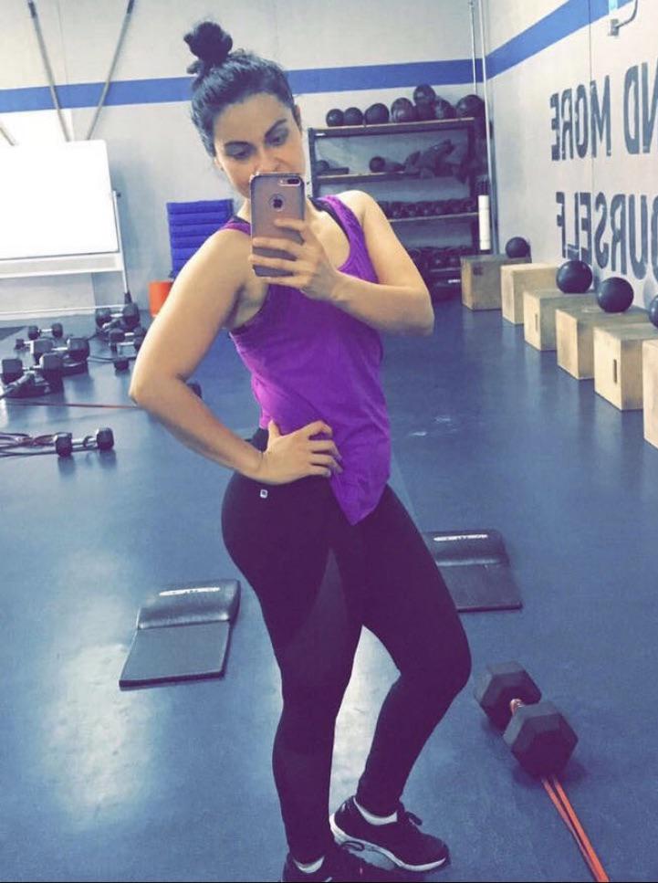 Everyone seeing my mom at the gym Scrolller