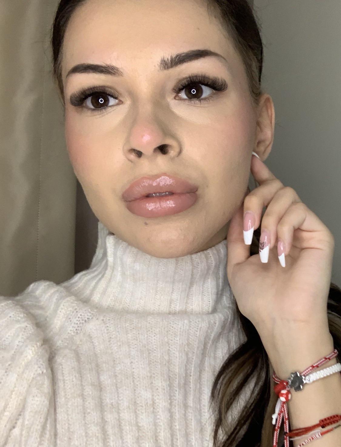 Extra blushy look. How to contour bulbous nose ? Scrolller