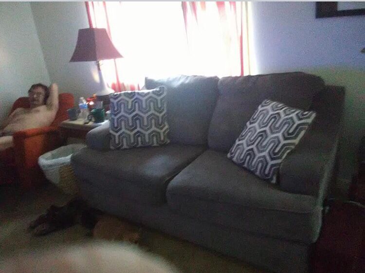 Facebook Marketplace ad for the couch shows a dash extra Scrolller