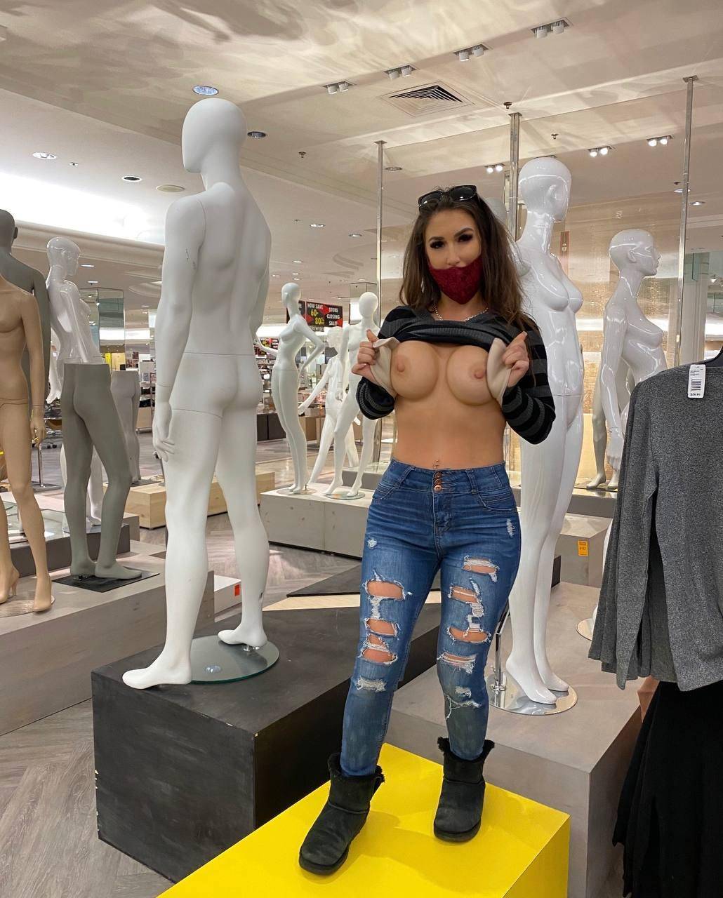 Flashing at the mall! This was so exciting! Scrolller