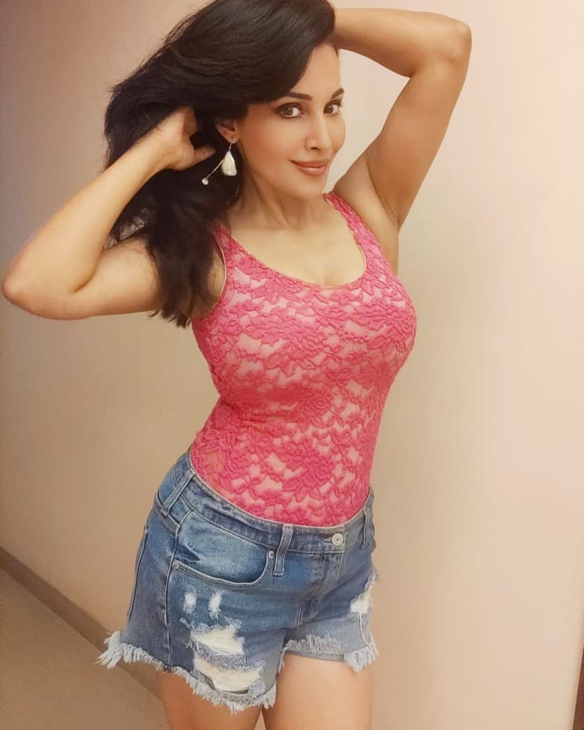 Flora Saini Scrolller