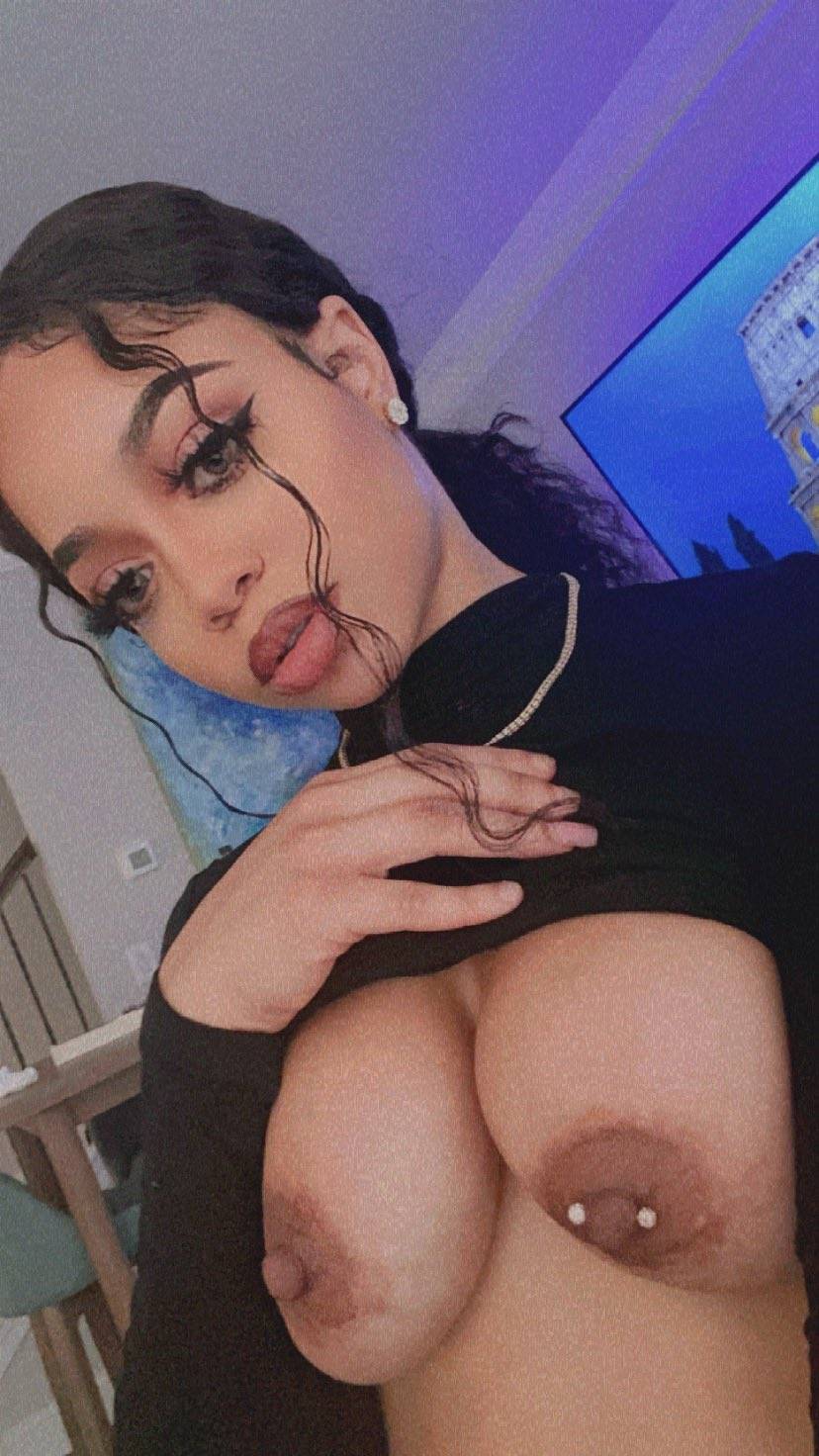 Damn beautiful tits | Scrolller 