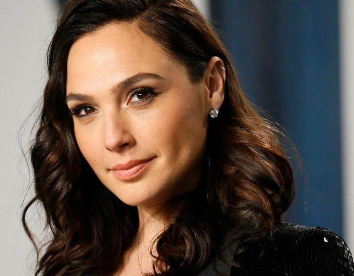 Gal Gadot Needs To Have Her Face Fucked Scrolller