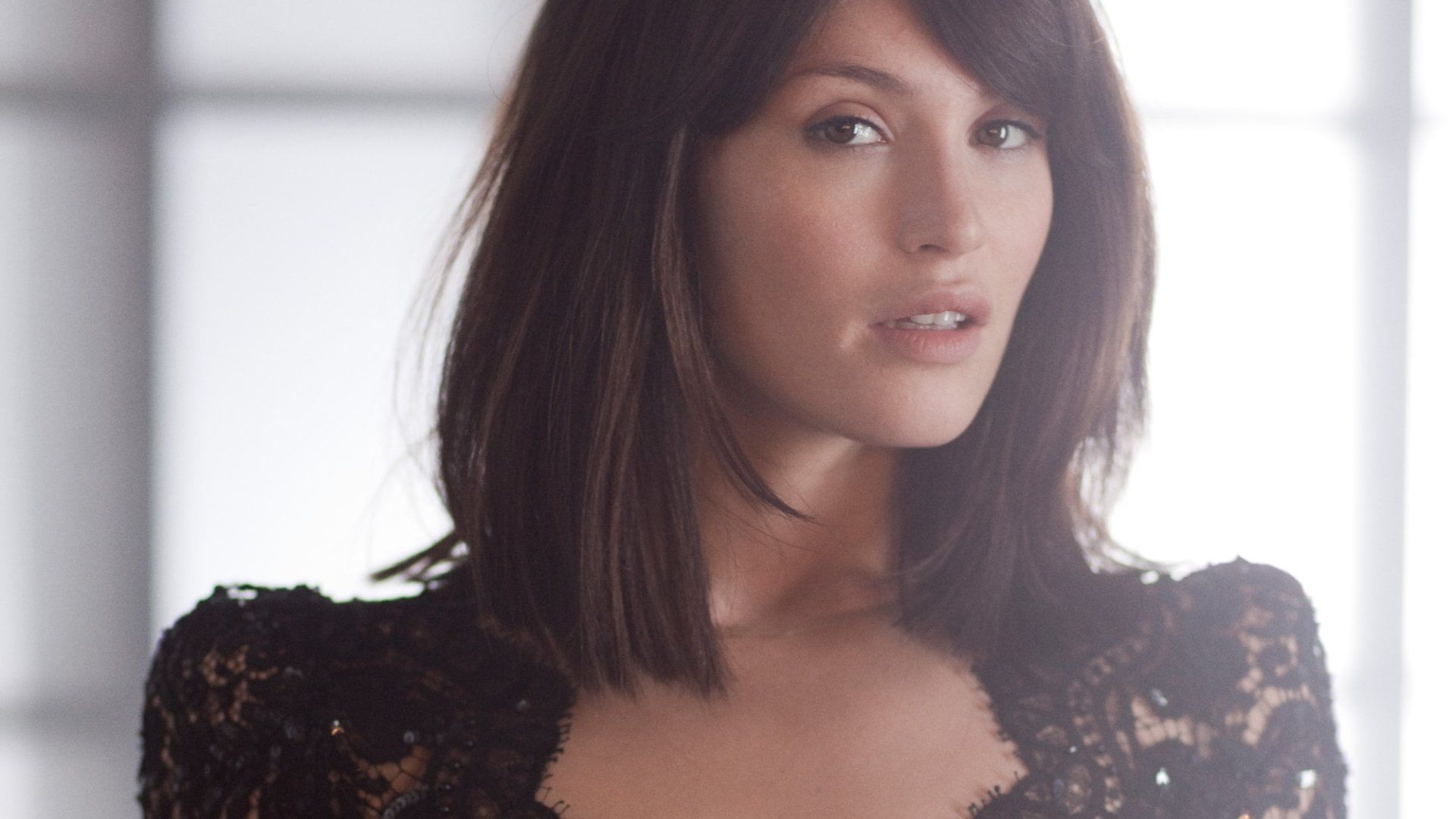 Gemma Arterton Scrolller