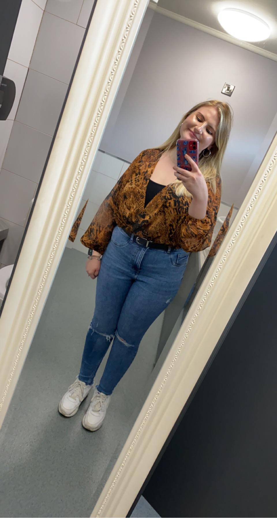 Getting more comfortable of taking full body selfies Scrolller