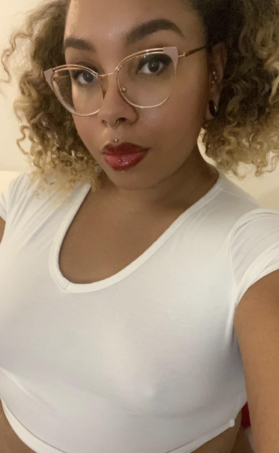 Glasses Red Lips ️ Scrolller 6750