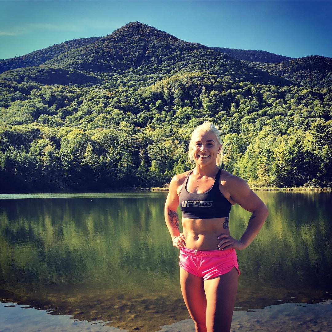 Hannah Goldy Scrolller