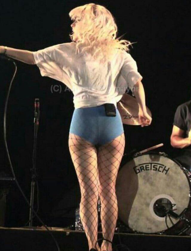Hayley Williams Cute Little Ass Scrolller hayley-williams-cute-little-ass-scrolller