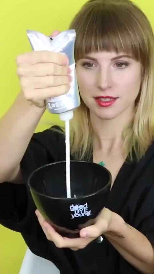 Hayley Williams Squeezing Every Last Drop Out Scrolller