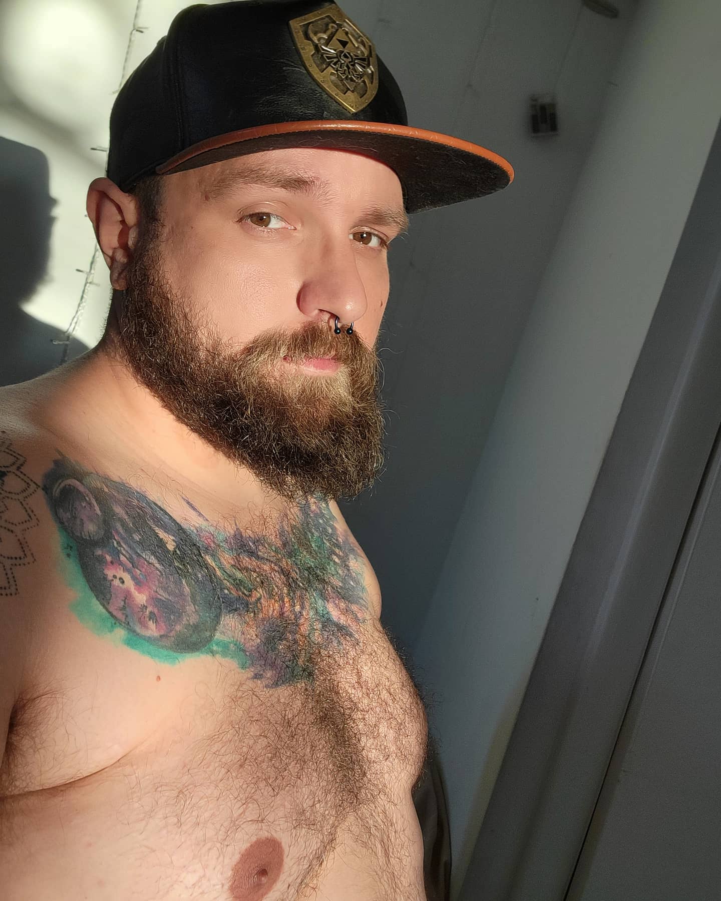 Hey Gaymers! Any LOZ fans!? Recently got this snapback leather hat with