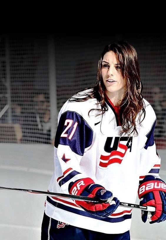 Hilary Knight Scrolller