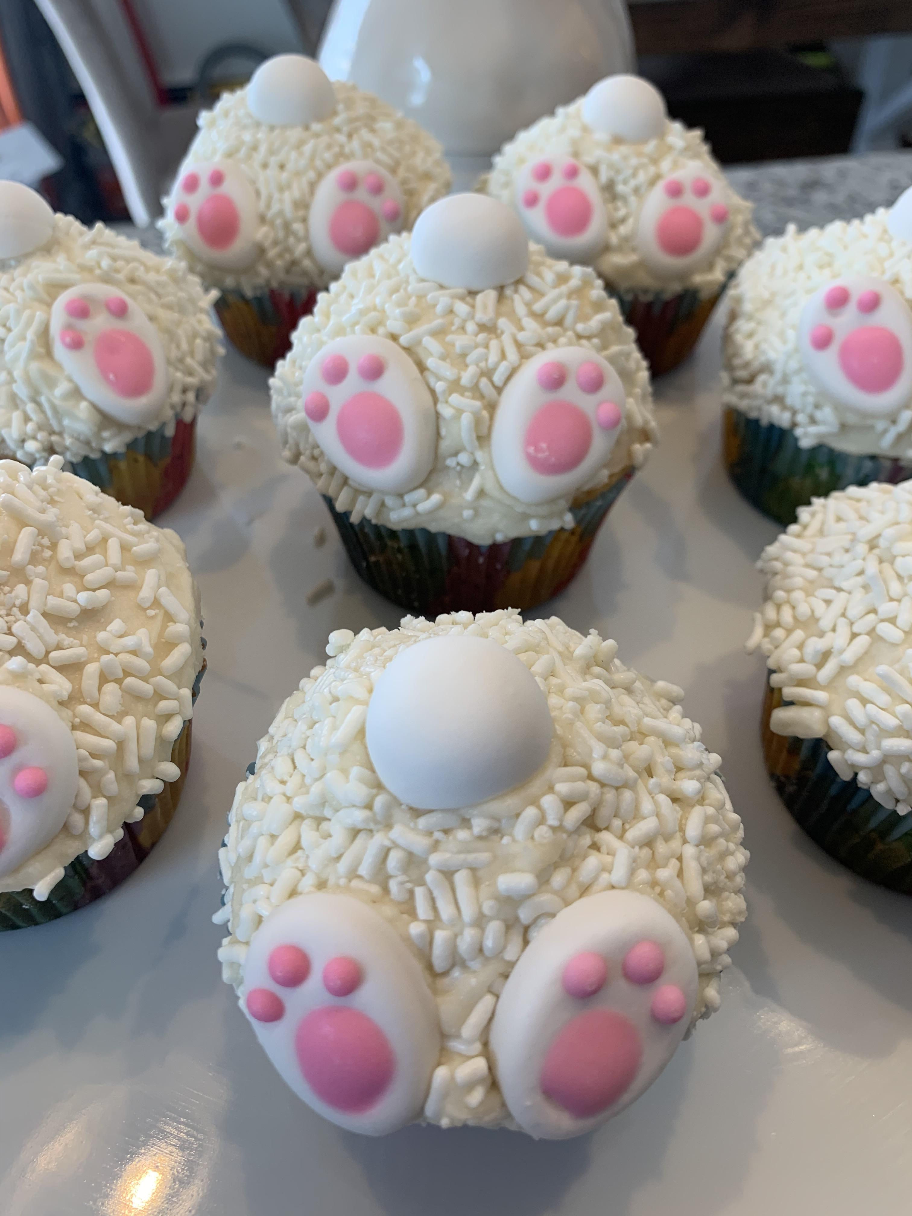 [homemade] Bunny bottoms 🐰 classic vanilla cupcake with buttercream 