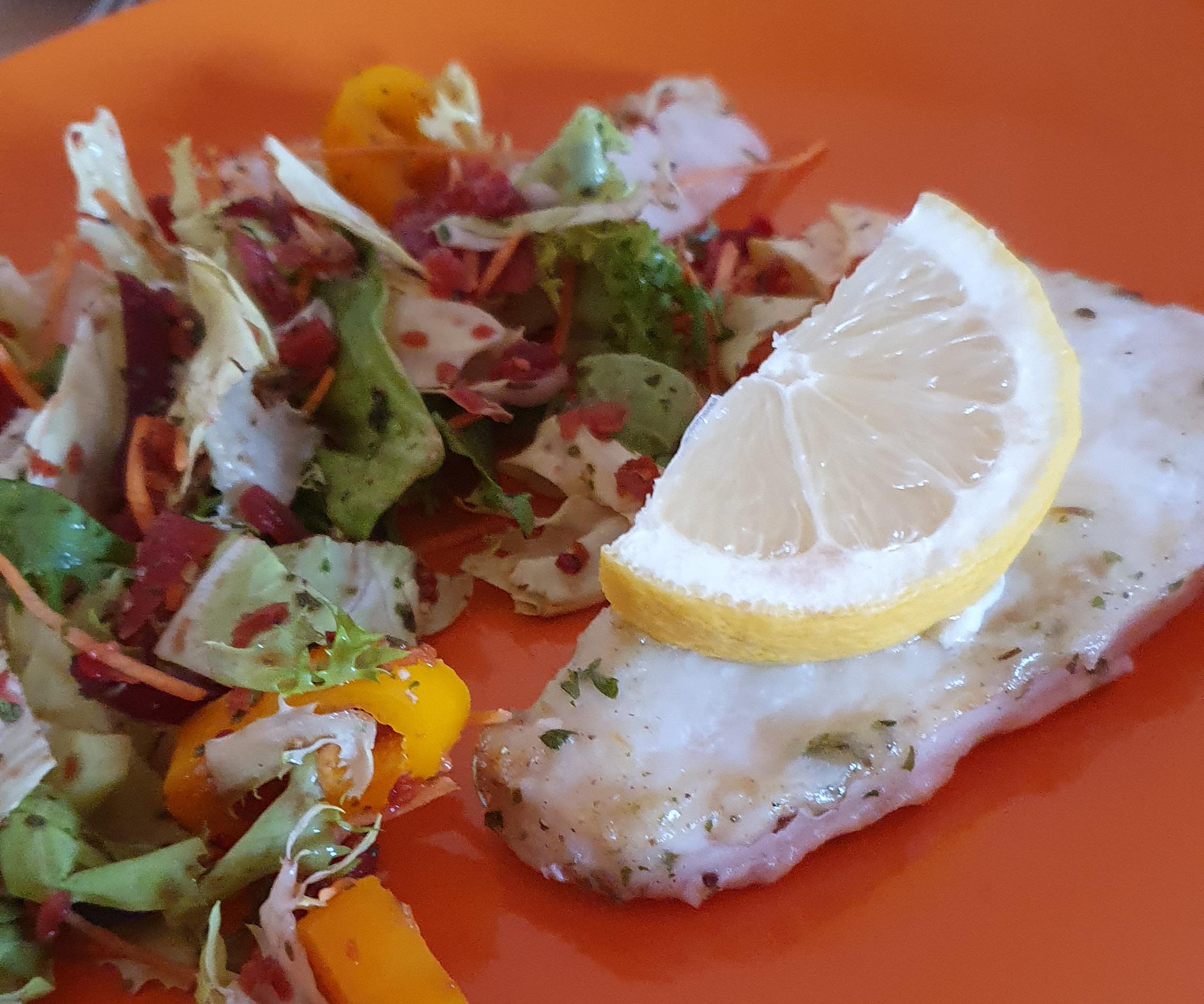 [Homemade] Hake with lemon/herbs and salad | Scrolller