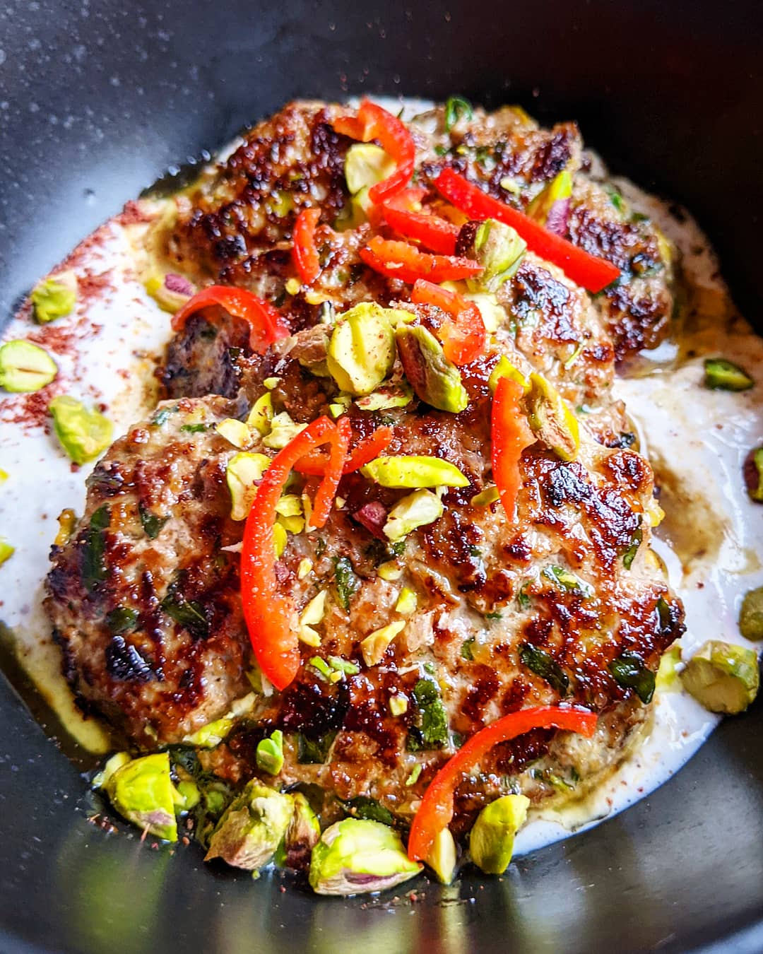 [Homemade] Lamb & pistachio patties with yoghurt sauce Scrolller