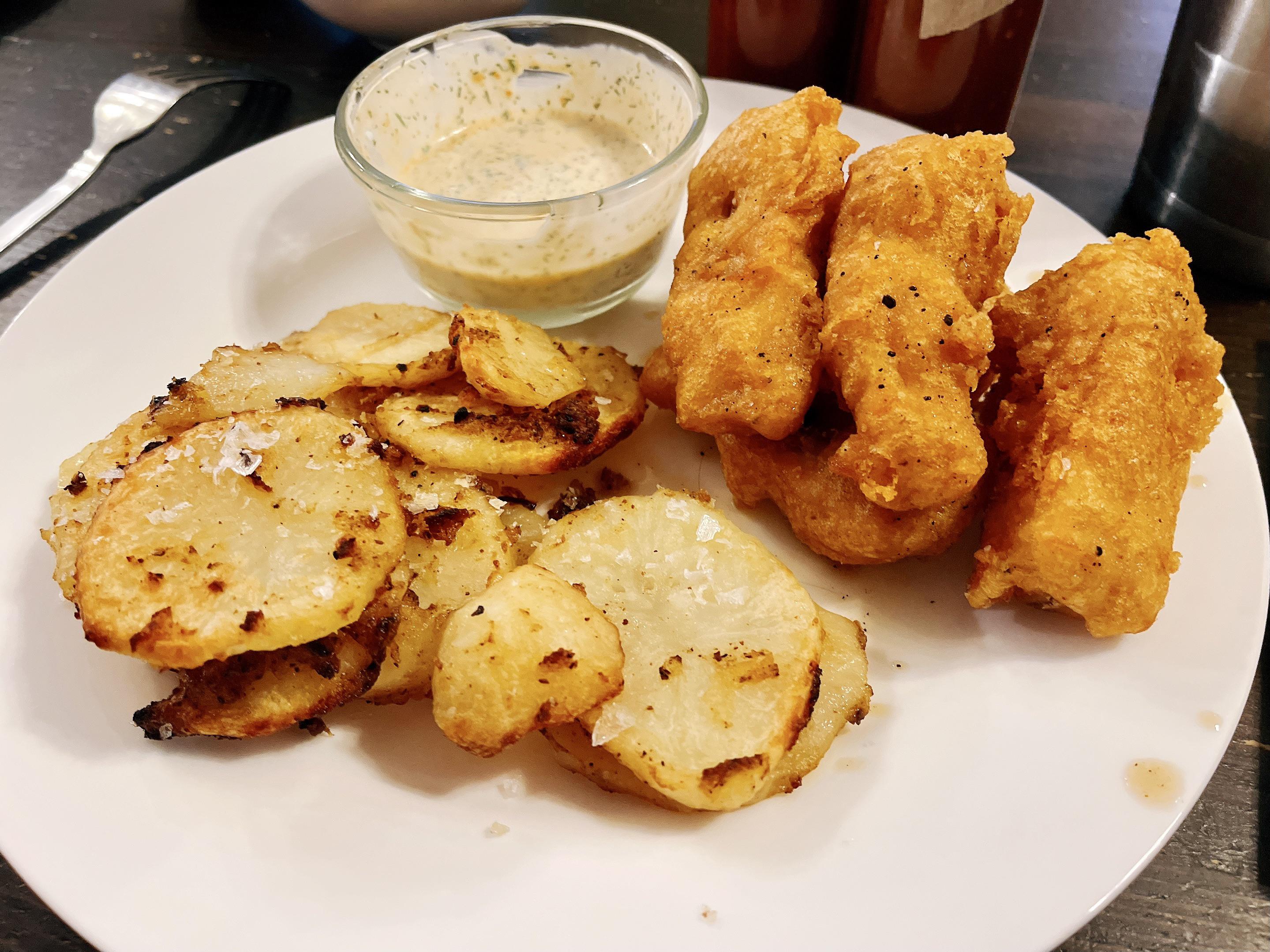 [homemade] Mahimahi fish and chips with raspberry habanero tartar