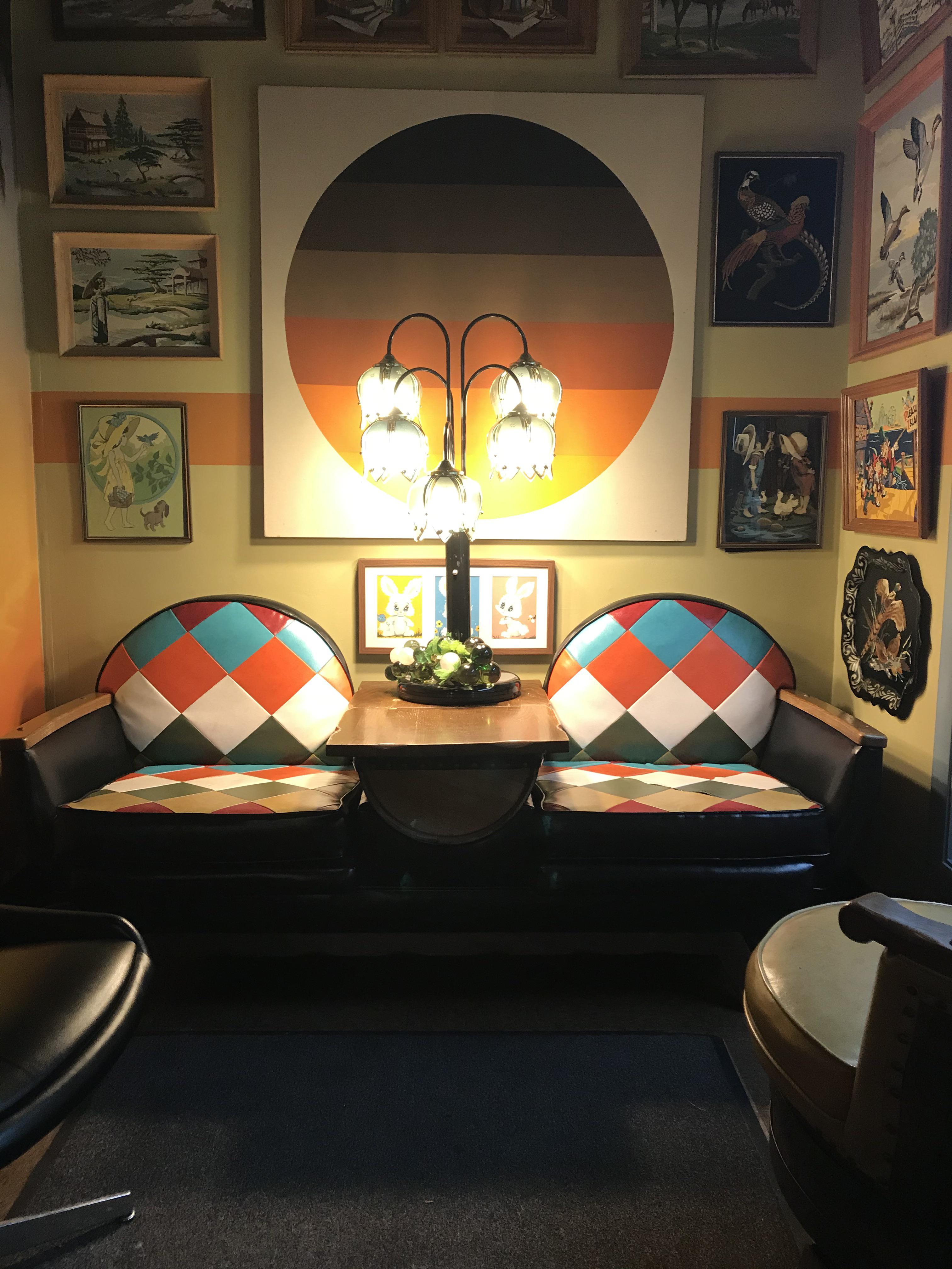 Hot Plate Diner waiting area Scrolller