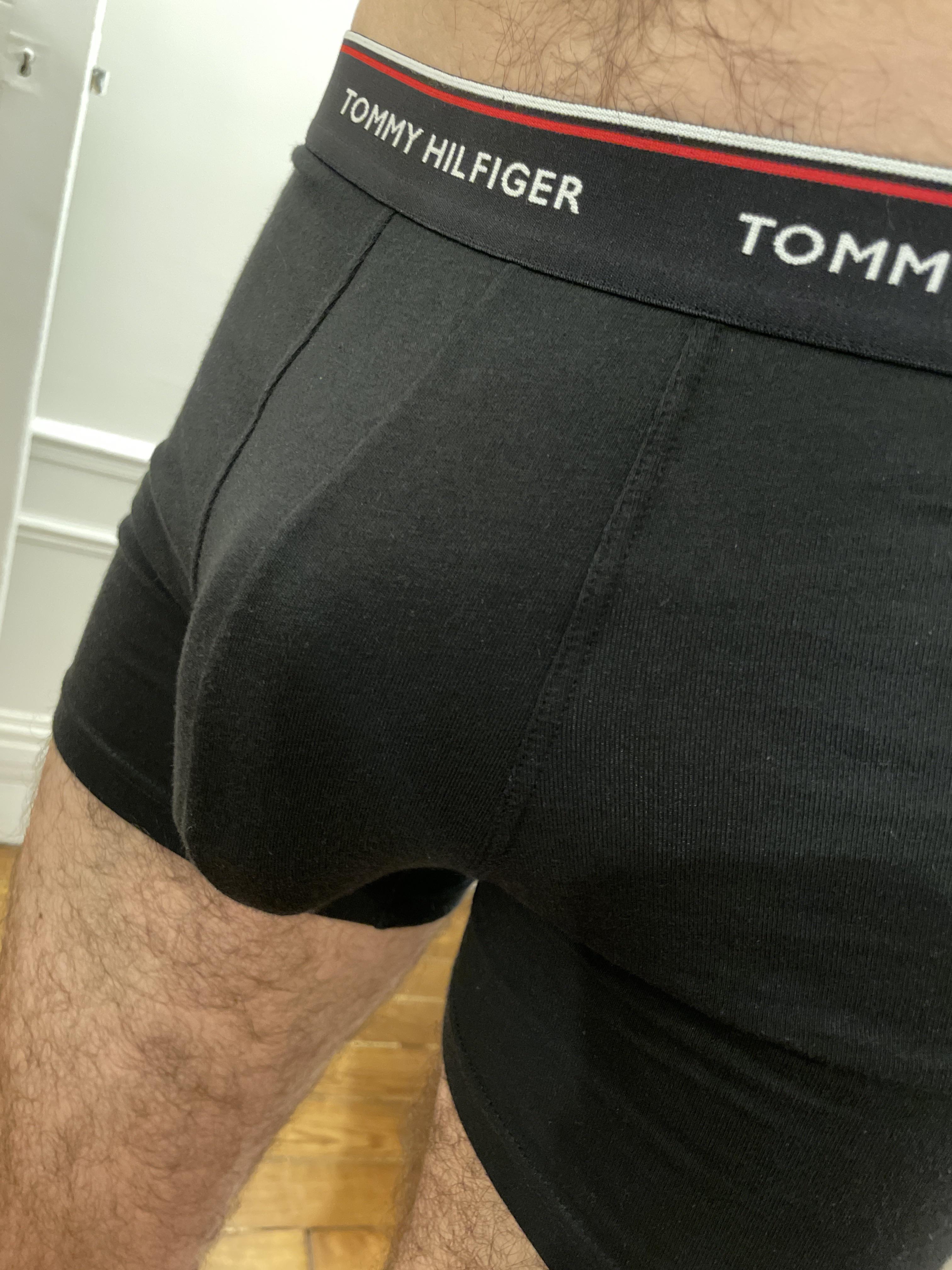 How do we like a nice bulge around here? Scrolller