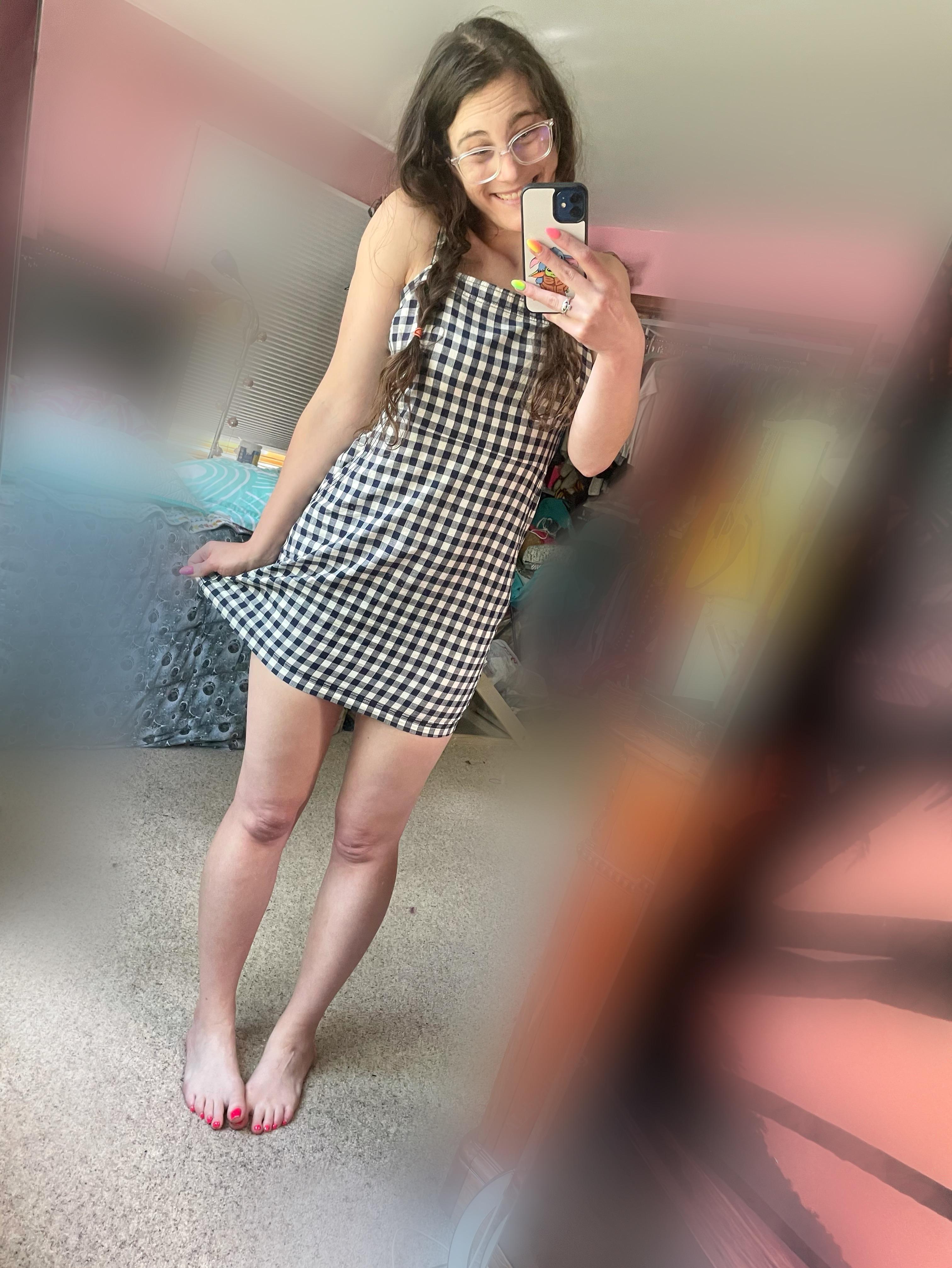 How does a picnic date sound? I’ll bring dessert Scrolller