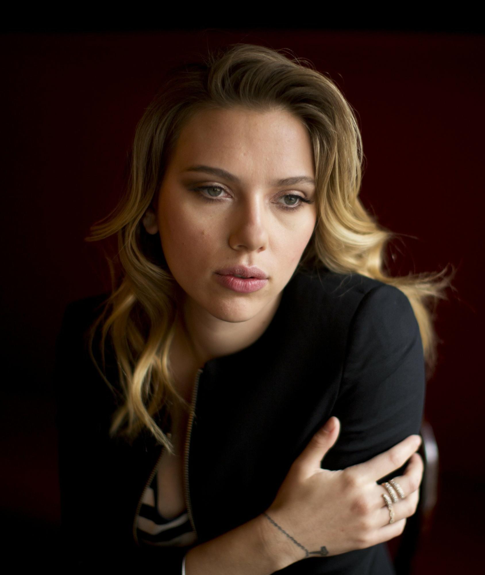 How Roughly Would You Facefuck Scarlett Johansson If She Let You Use