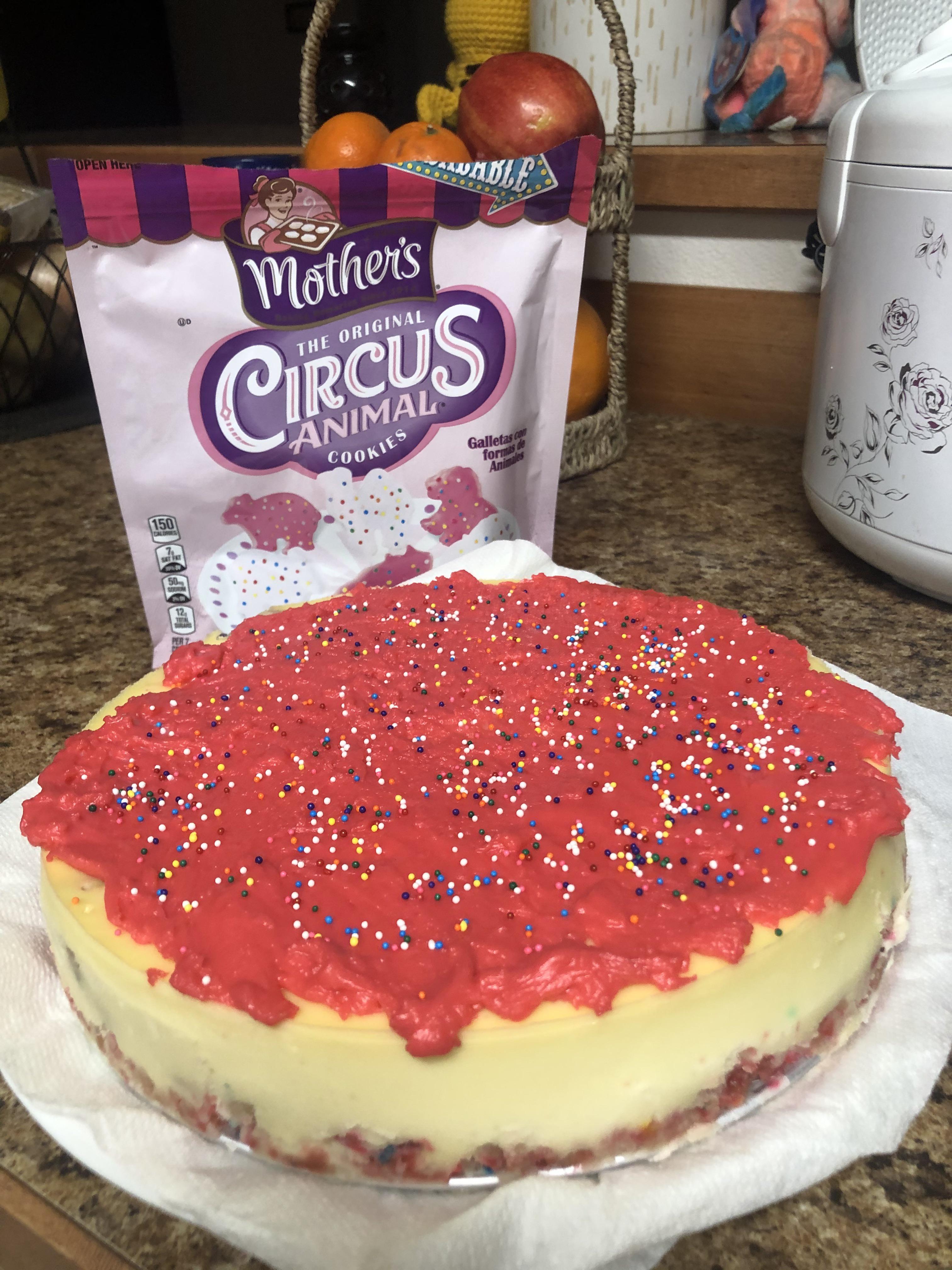 I made an animal cracker cheesecake! Scrolller