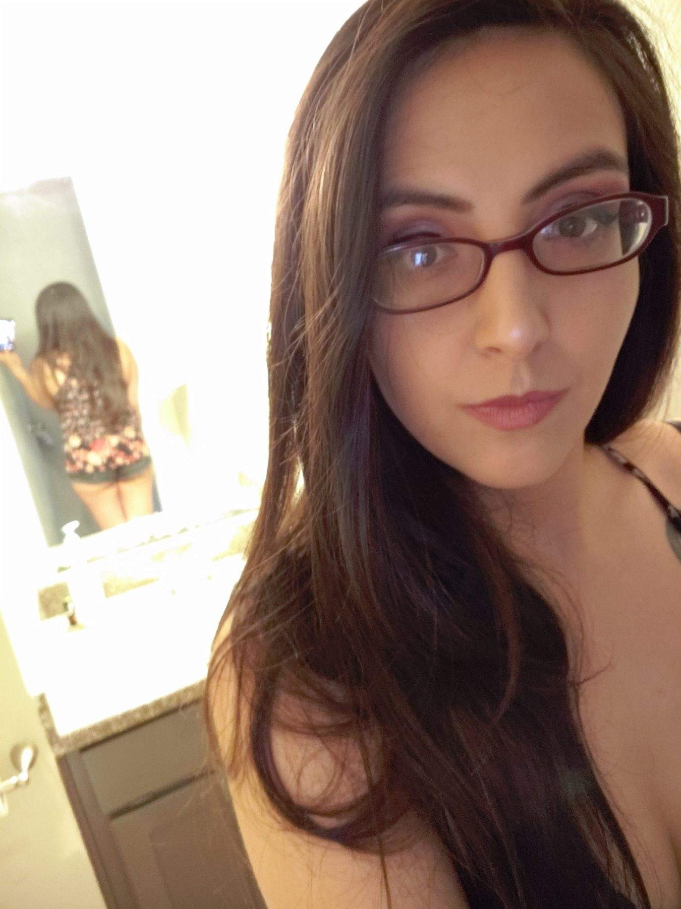 I need a bigger mirror so i can take better mirror selfies Scrolller