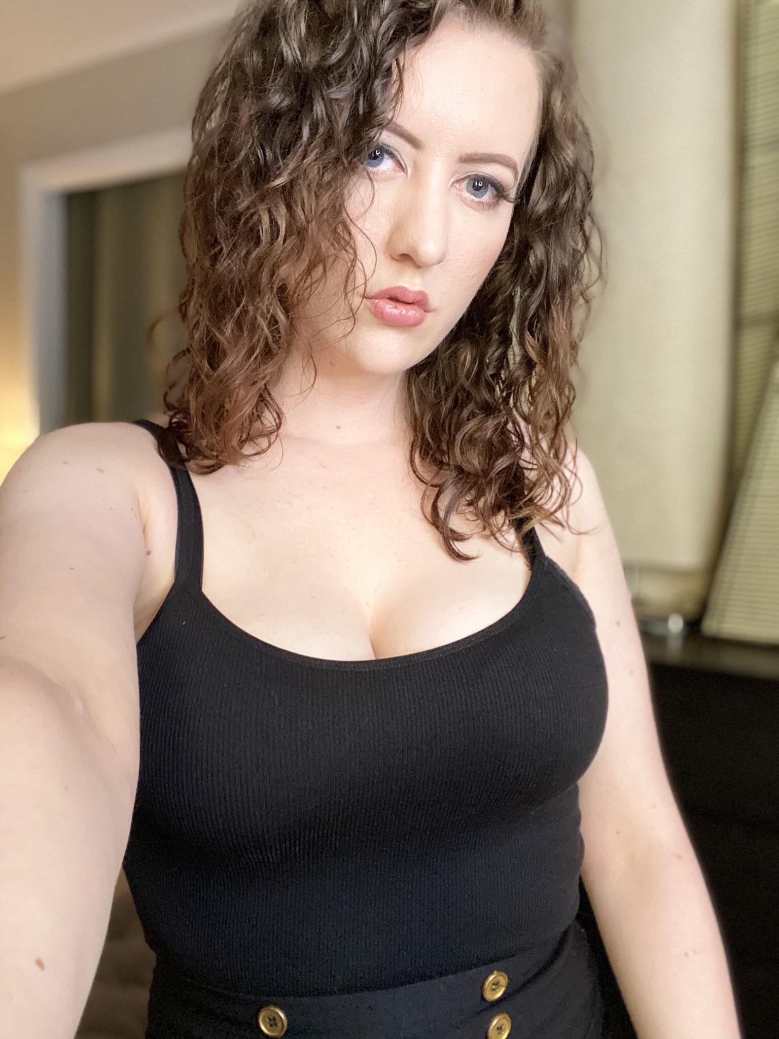 Witness GoddessSupreme's Chaturbate Domination