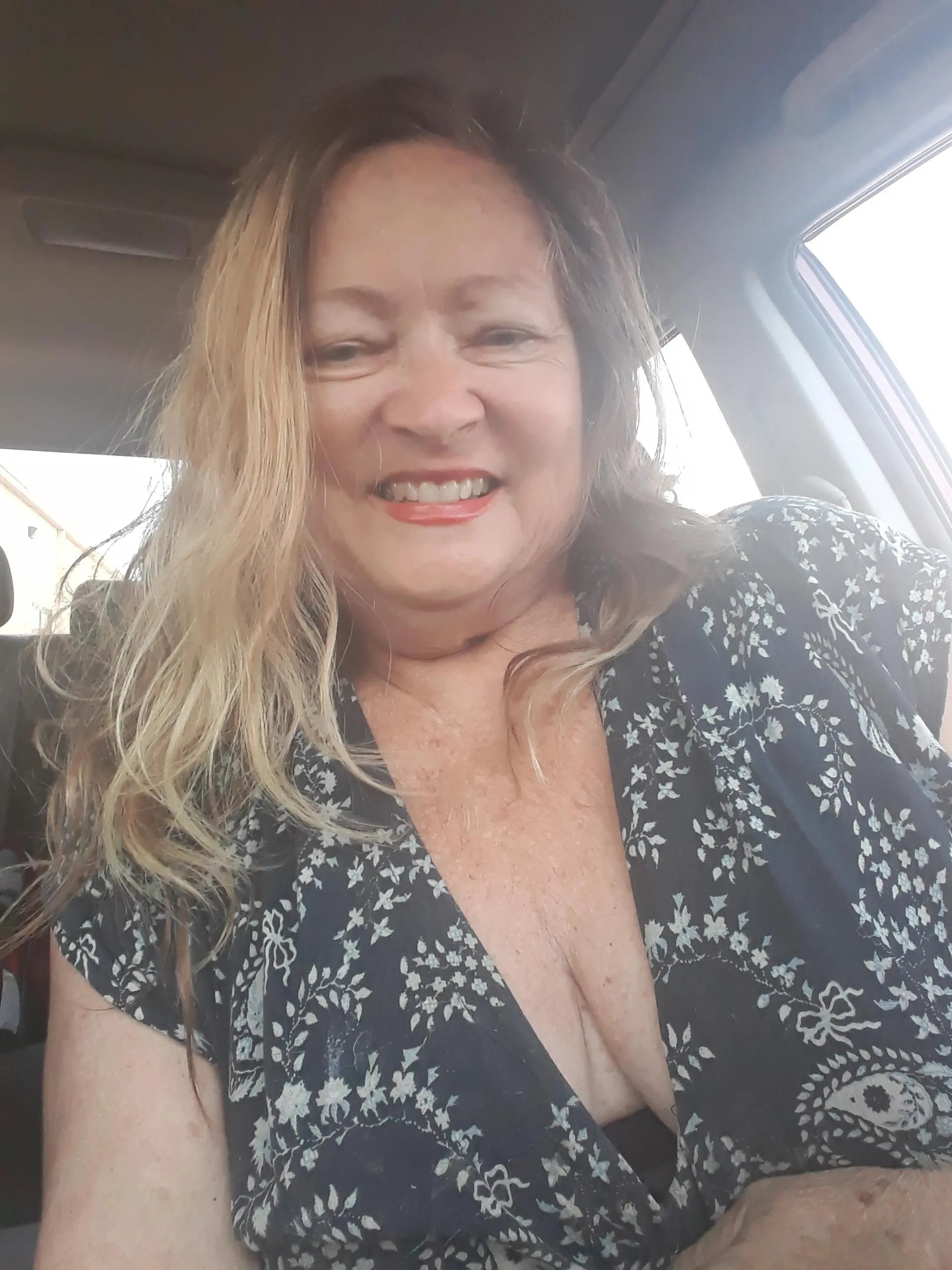 In the car cleavage | Scrolller