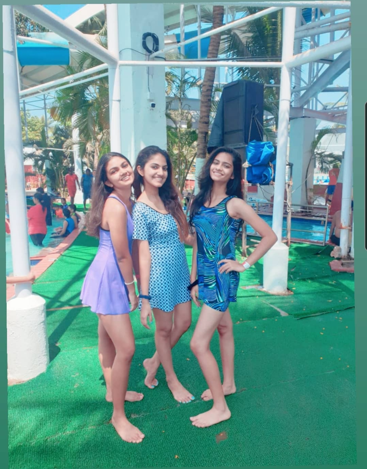 Indian babes. Scrolller