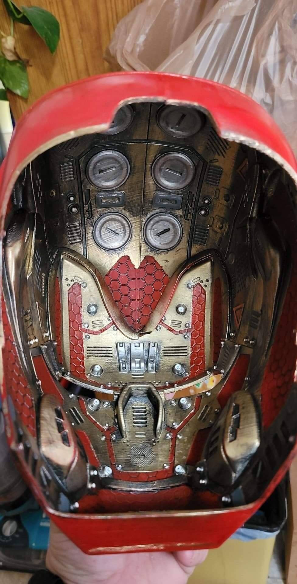 inside-of-a-3d-printed-iron-man-helmet-scrolller