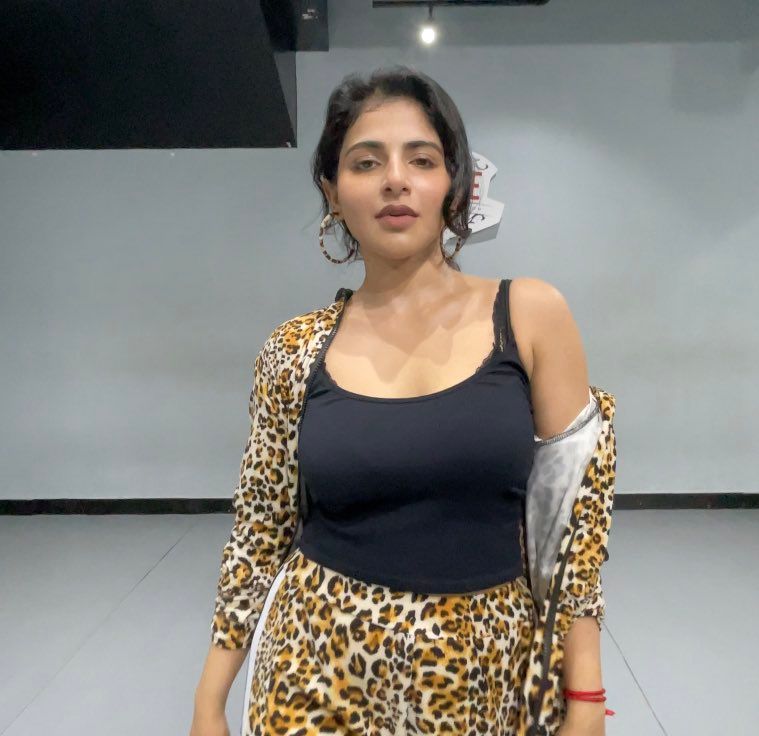 Iswarya Menon Scrolller