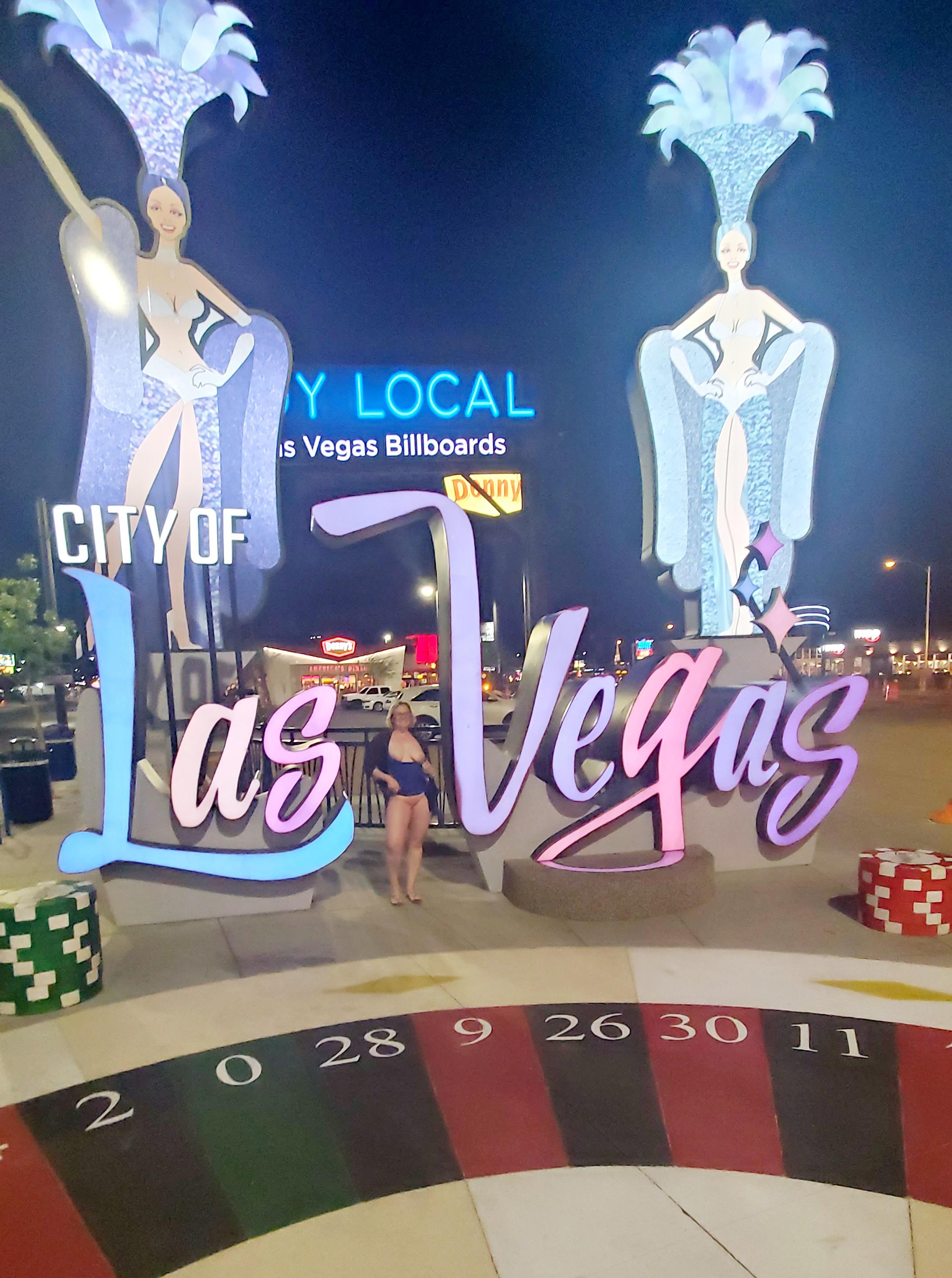 Its Too Bad The Other Las Vegas Sign Doesnt Get Much Love F Scrolller 