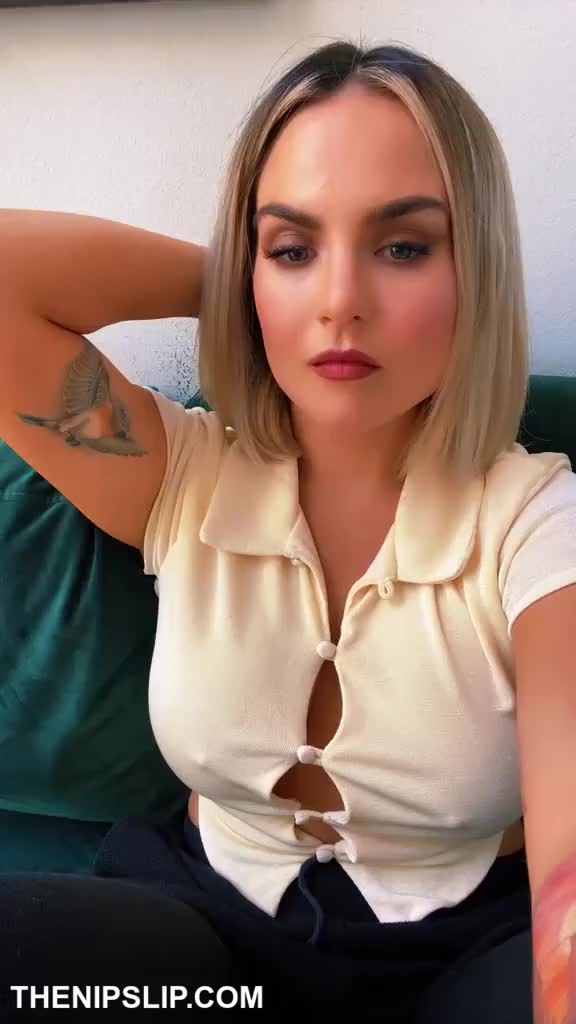 JoJo Pokies GIF by thenipslip | Scrolller