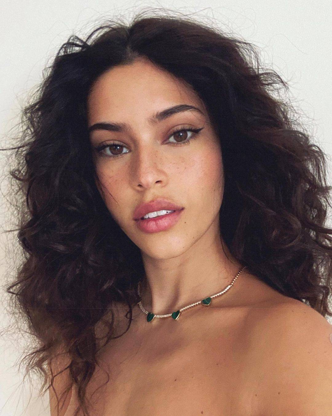 Juliana Herz | Scrolller